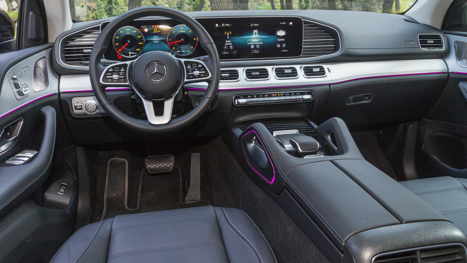 Πολυτέλεια και τεχνολογία σε μεγάλες δόσεις συναντάμε στη καμπίνα της Mercedes GLE 300d 4MATIC Coupe 